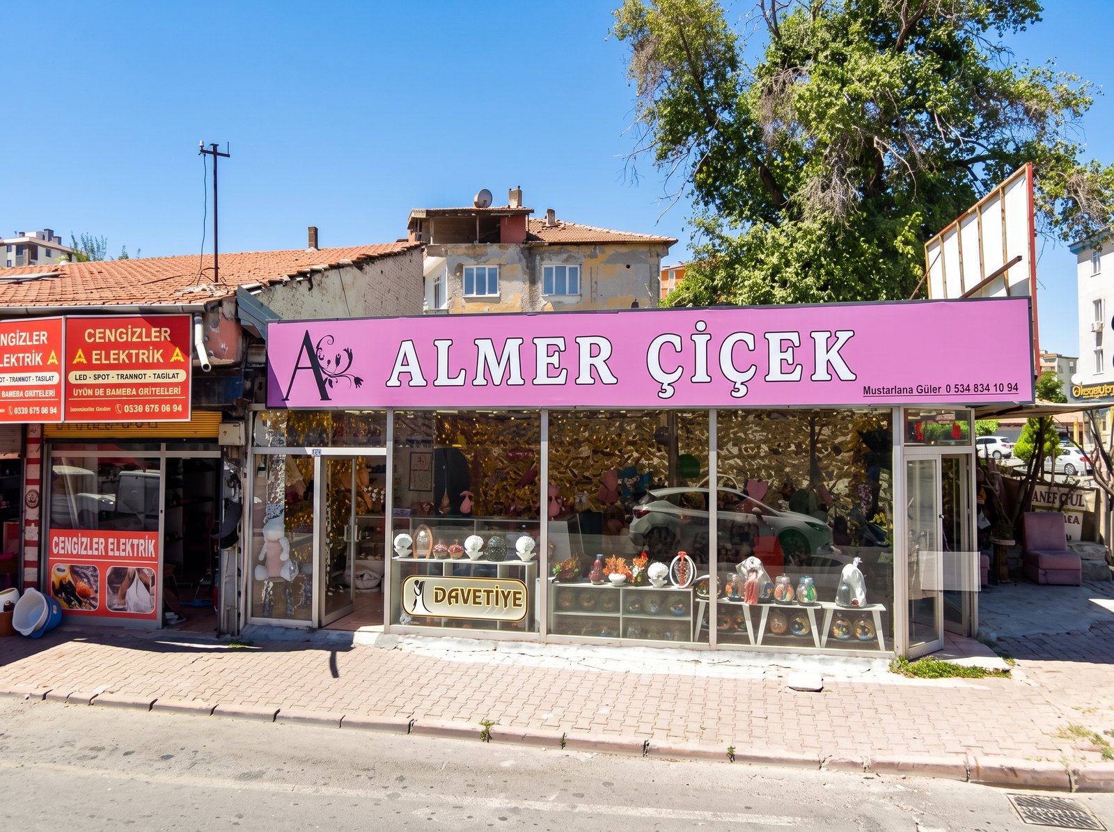 Almer Çiçek Argıncık şubesi mağaza vitrini