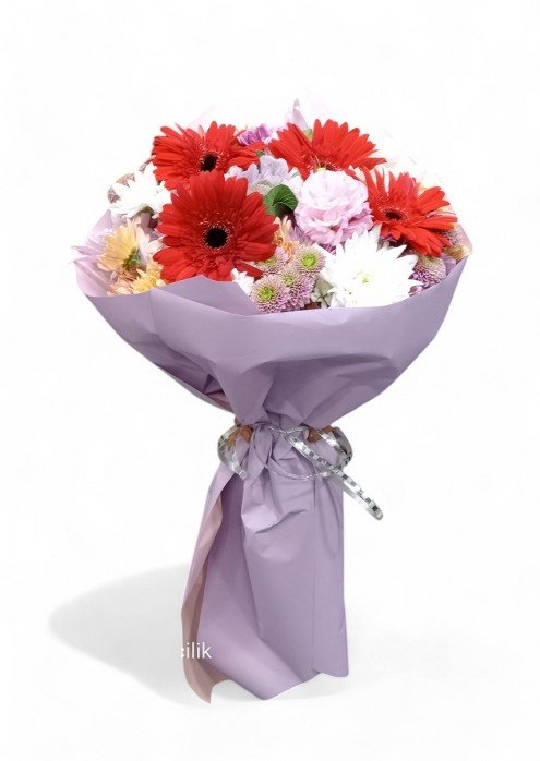 Kırmızı gerbera ve papatyalardan karışık buket